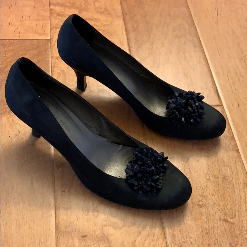Black fancy shoes with accent